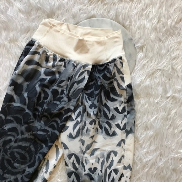 Lululemon dance to yoga pants - Picture 3 of 5